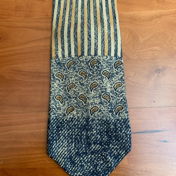 Men’s Italian Brand 100% silk Tie - Picture 2 of 4